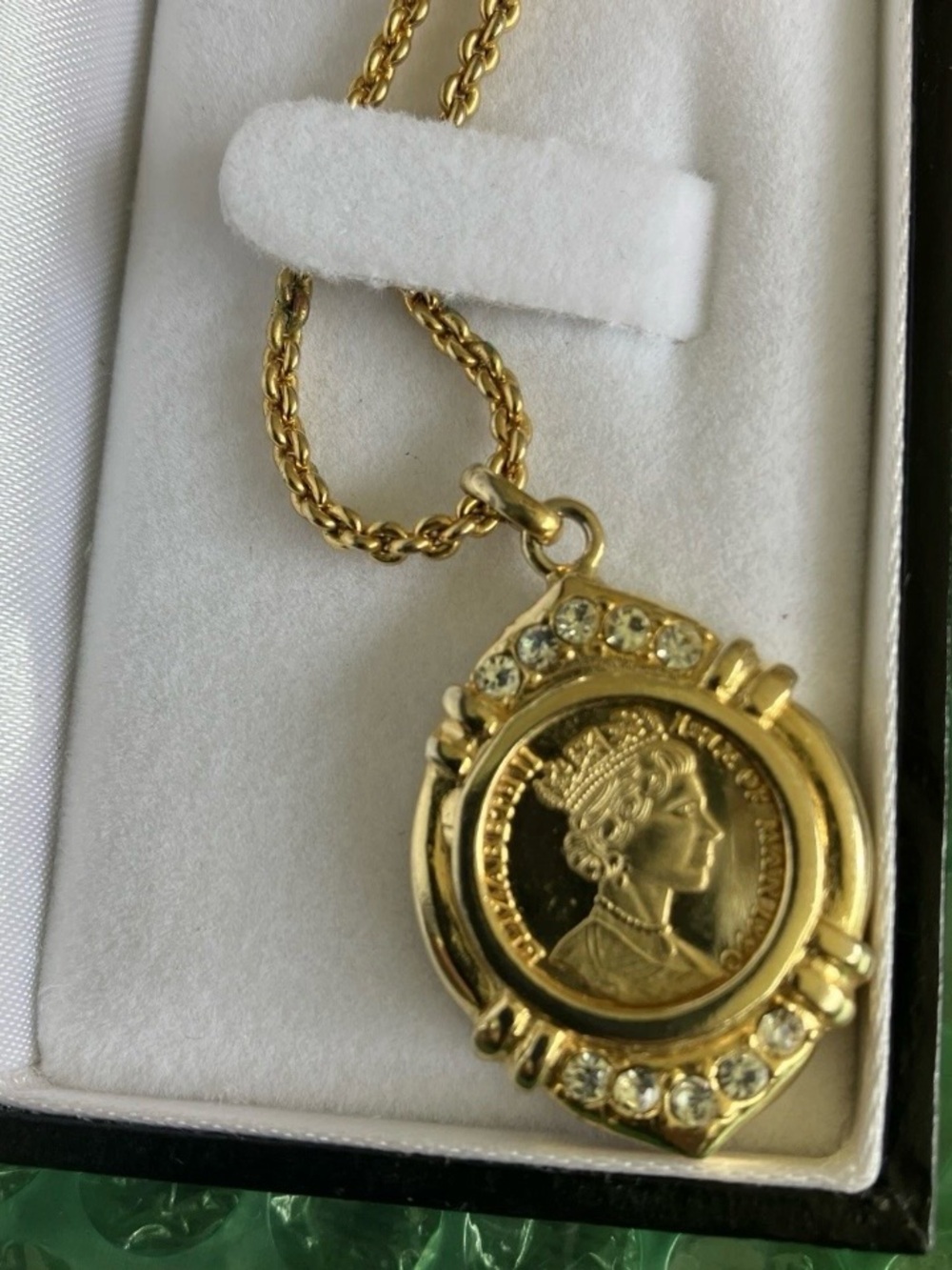 Pendant Necklace Queen Elizabeth II Coin Greg Lynn Jewelry  Inc.18”Crystal Vtg.